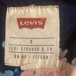 Floral Levi’s short sleeve button down